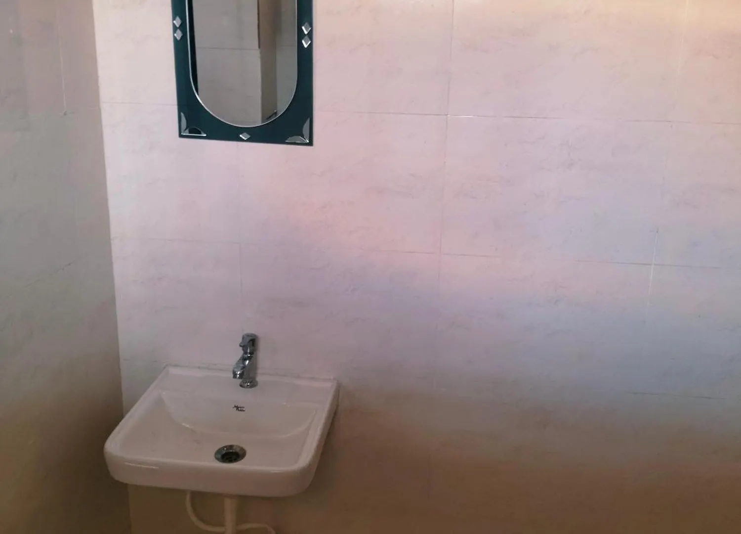 ***  Hotel Valencia Palace Varanasi India