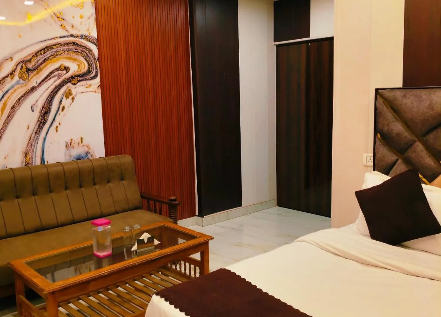 ***  Hotel Valencia Palace Varanasi India